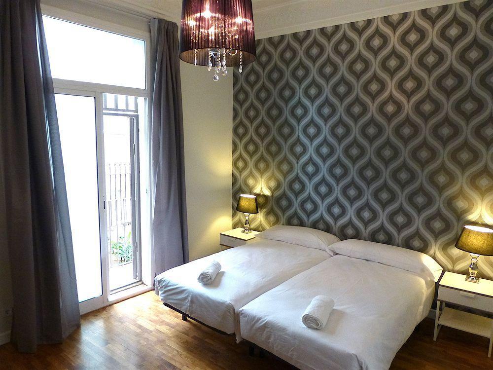 Super Balmes Guest House Barcelona Exterior photo
