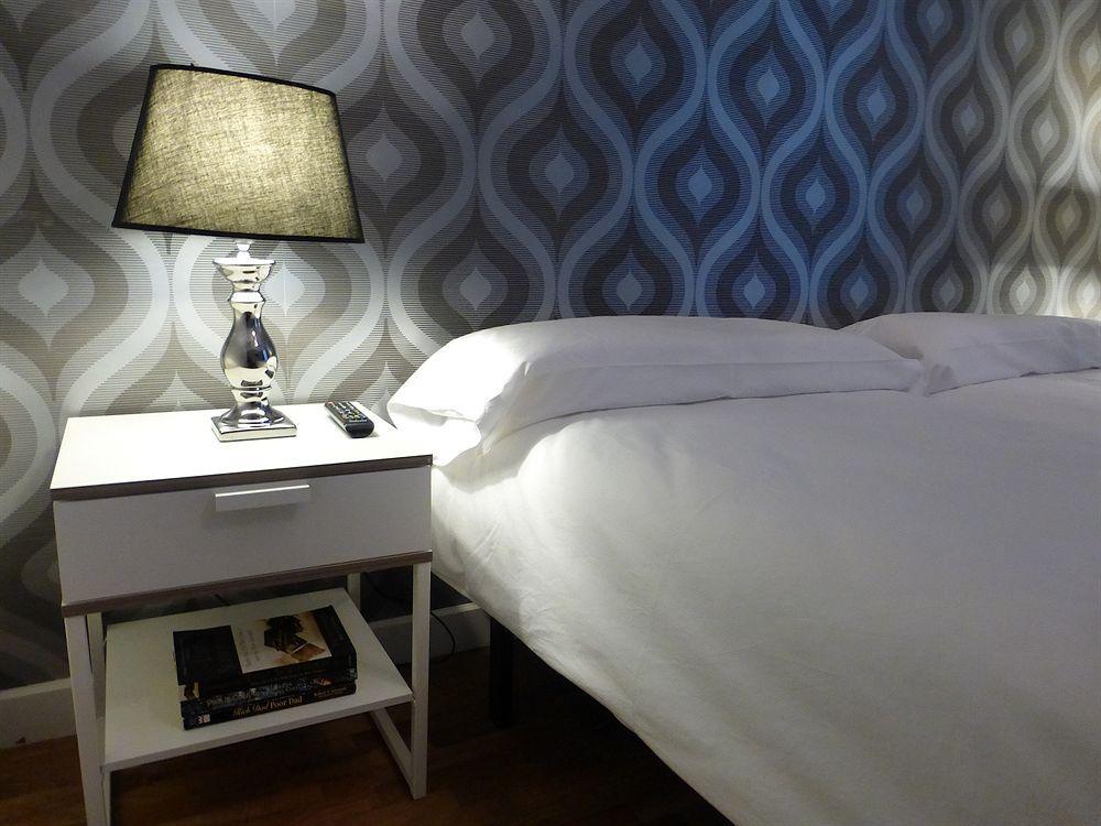 Super Balmes Guest House Barcelona Exterior photo
