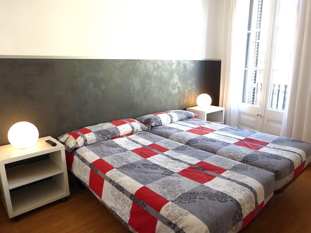 Super Balmes Guest House Barcelona Exterior photo