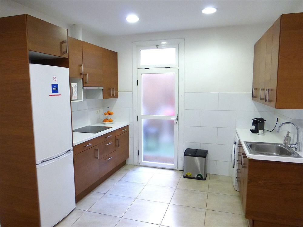 Super Balmes Guest House Barcelona Exterior photo