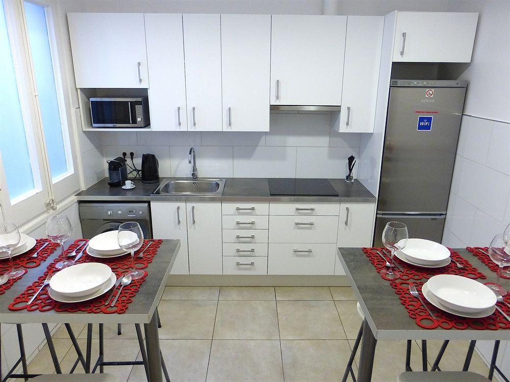 Super Balmes Guest House Barcelona Exterior photo