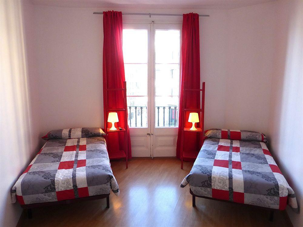 Super Balmes Guest House Barcelona Exterior photo