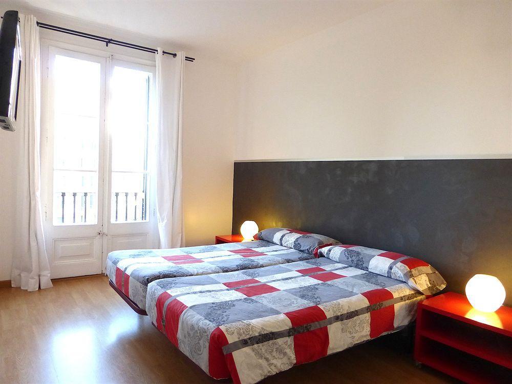 Super Balmes Guest House Barcelona Exterior photo