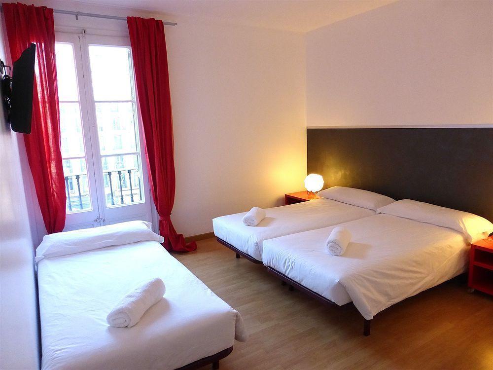 Super Balmes Guest House Barcelona Exterior photo