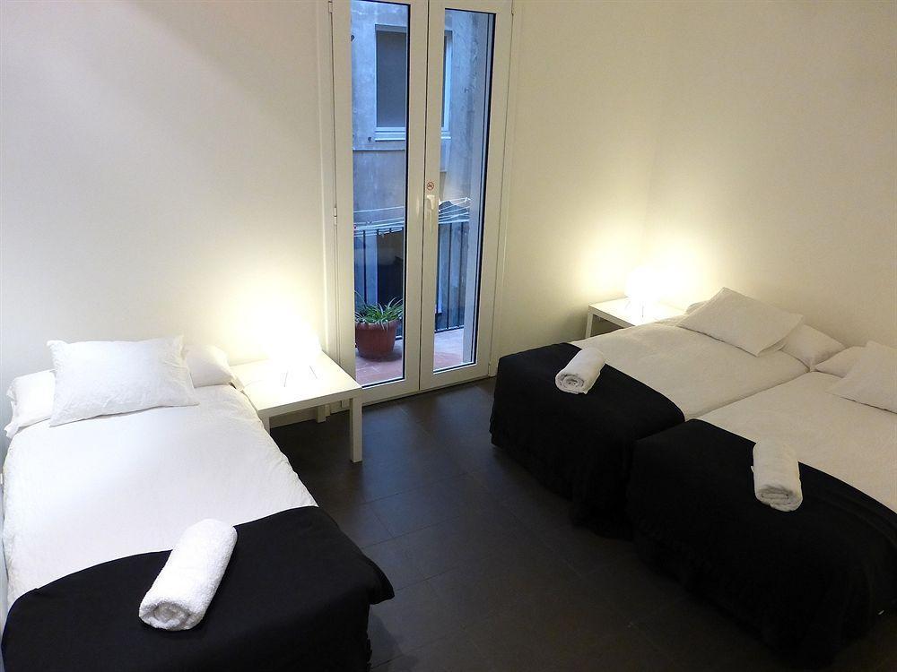 Super Balmes Guest House Barcelona Exterior photo