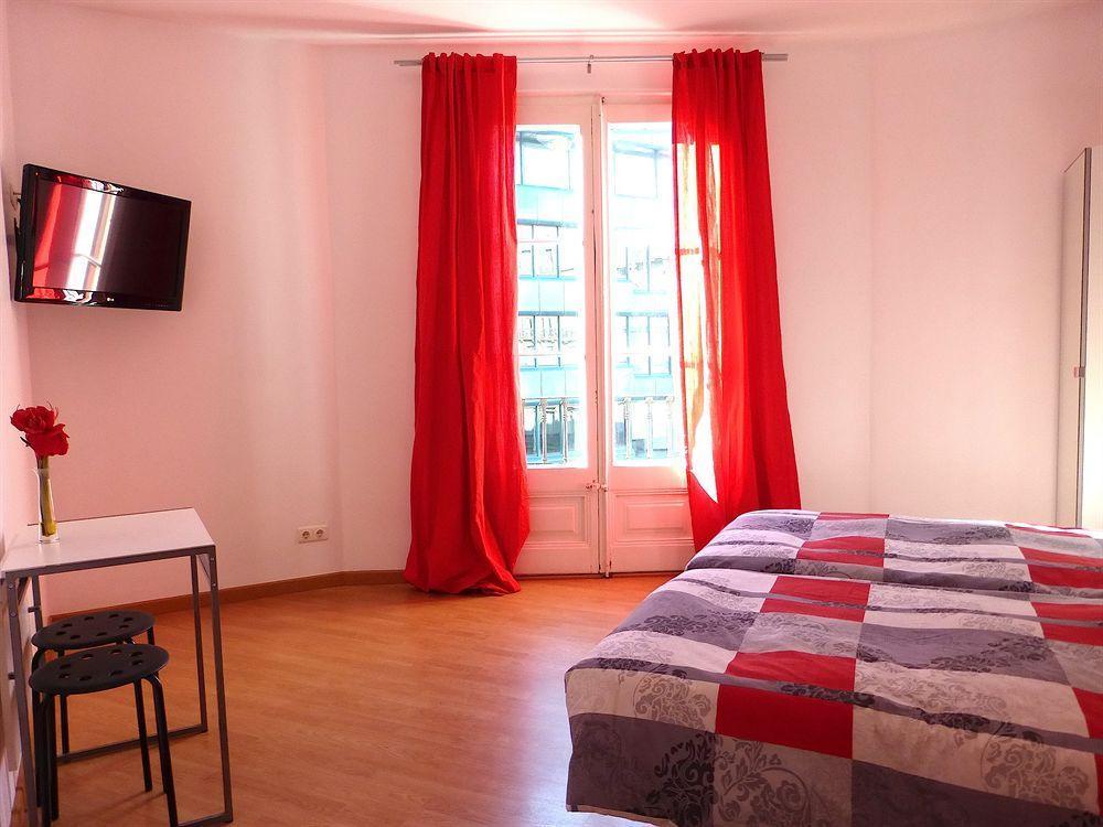 Super Balmes Guest House Barcelona Exterior photo