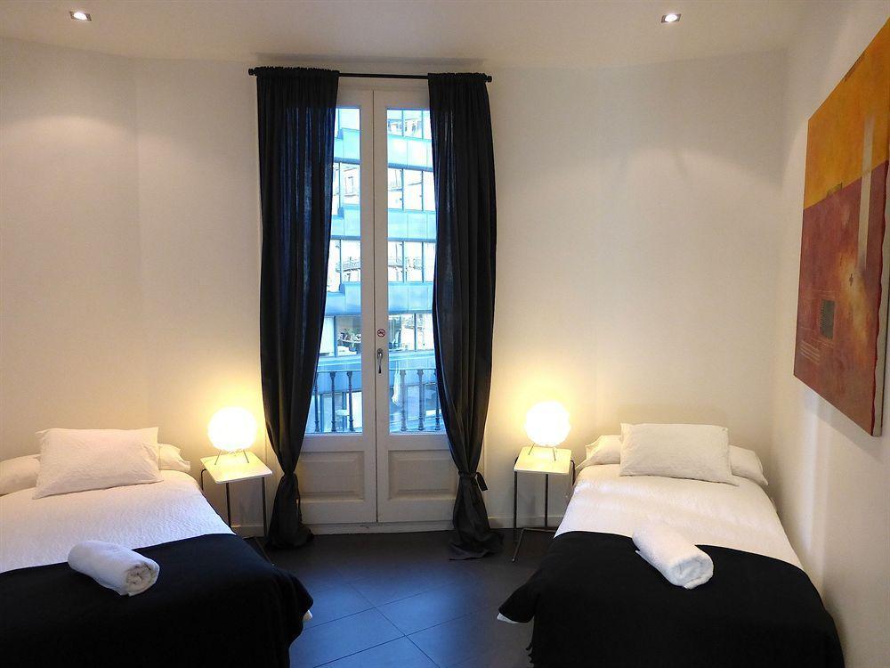 Super Balmes Guest House Barcelona Exterior photo