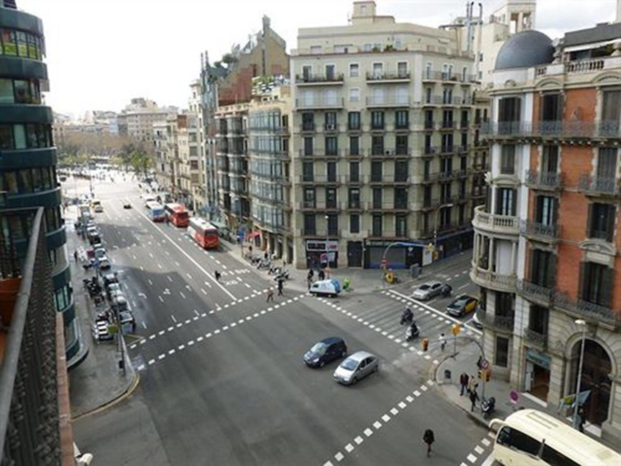 Super Balmes Guest House Barcelona Exterior photo