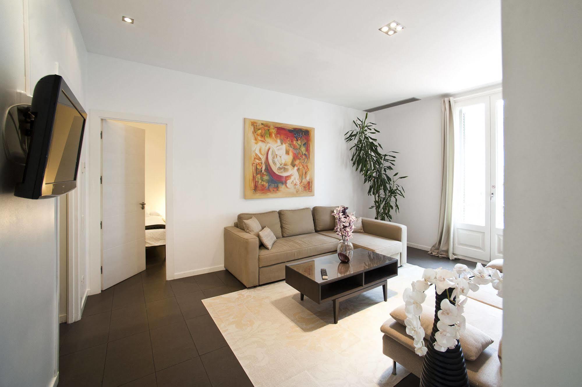 Super Balmes Guest House Barcelona Exterior photo