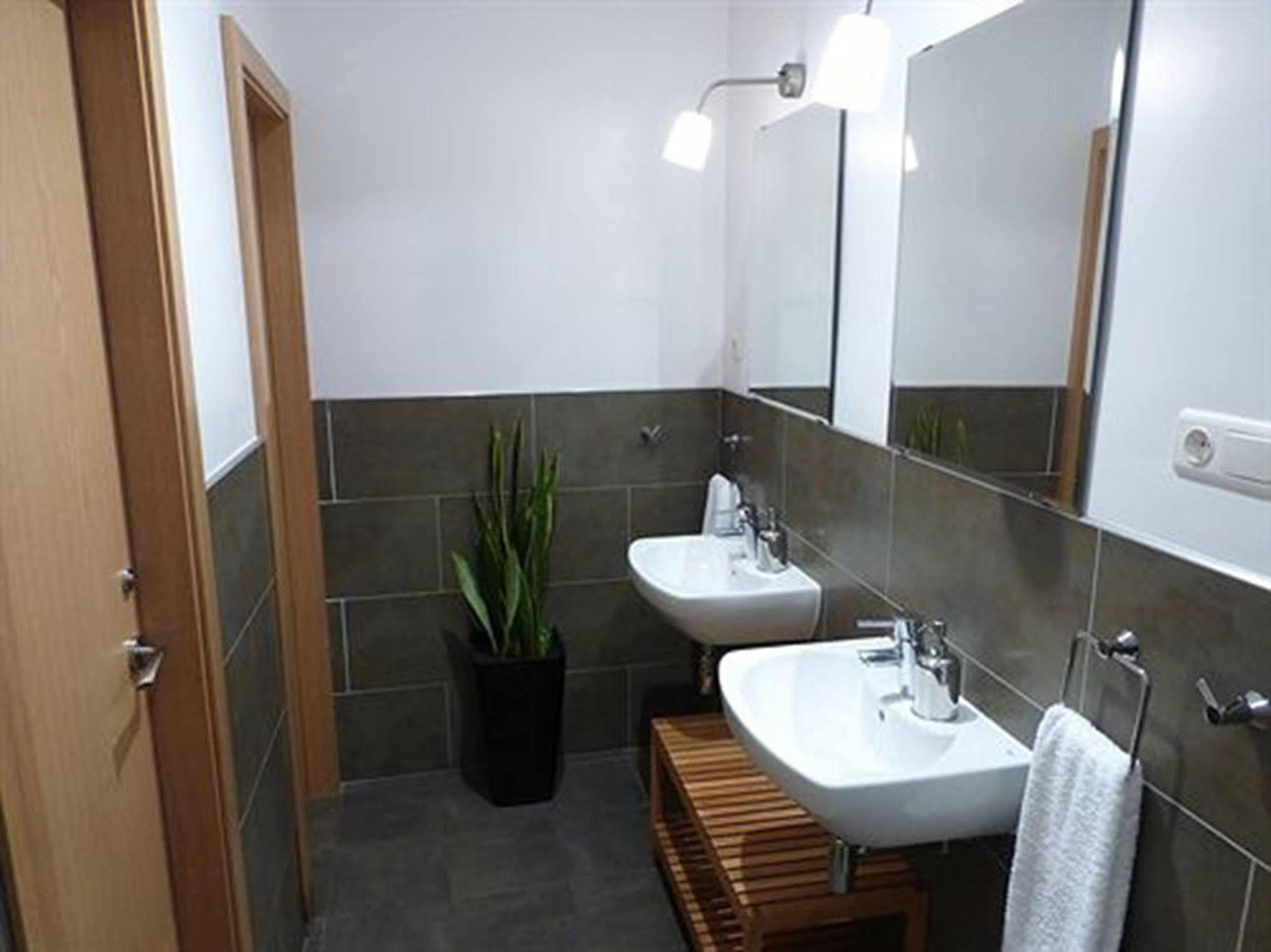 Super Balmes Guest House Barcelona Exterior photo