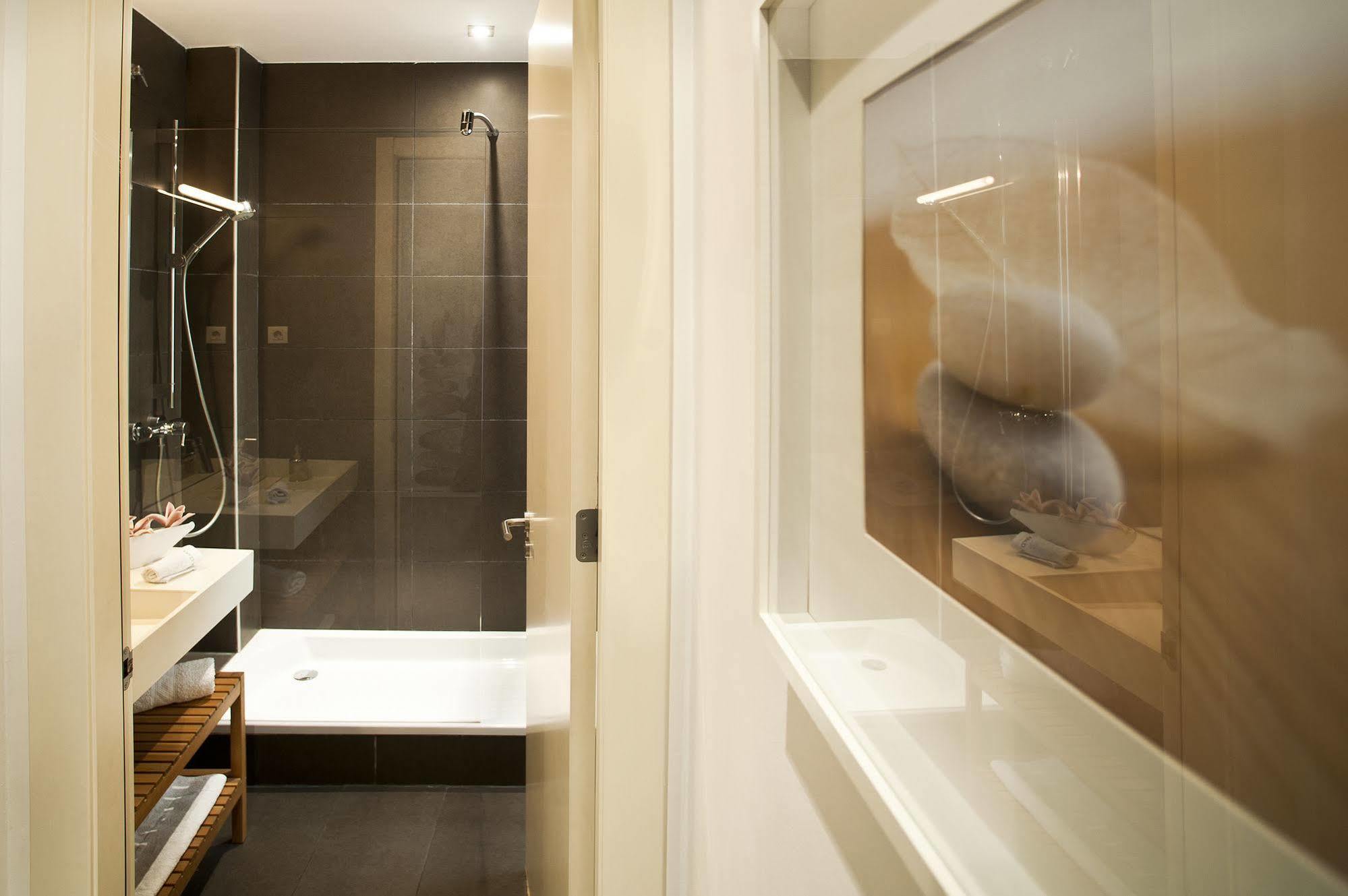 Super Balmes Guest House Barcelona Exterior photo