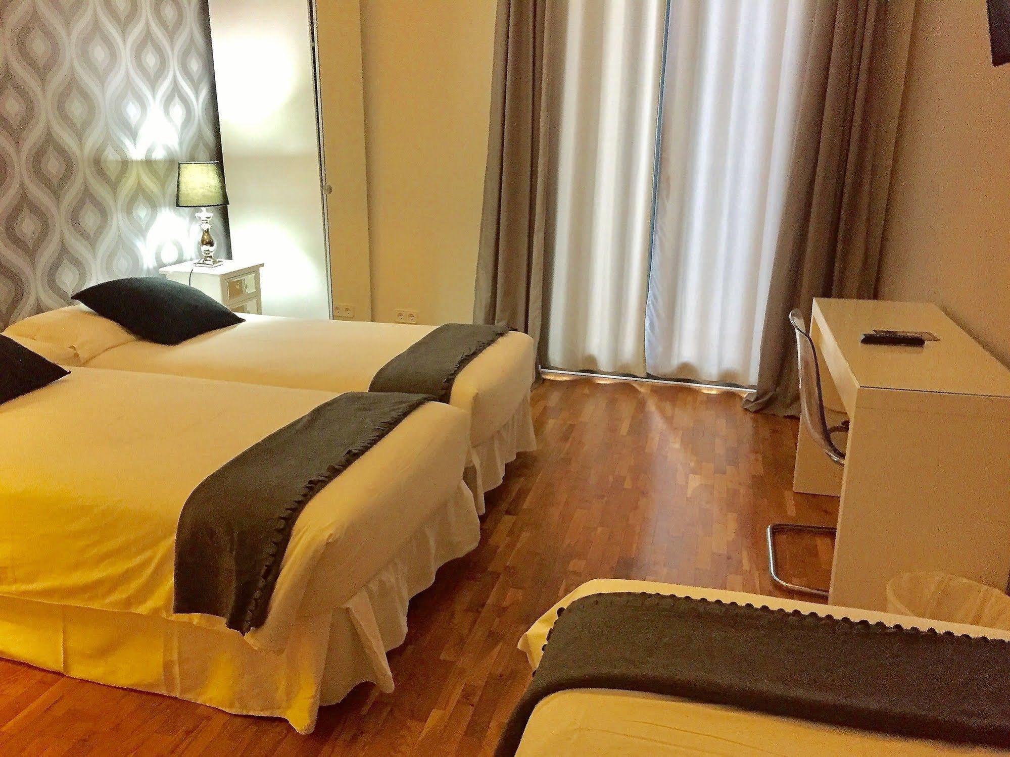 Super Balmes Guest House Barcelona Exterior photo