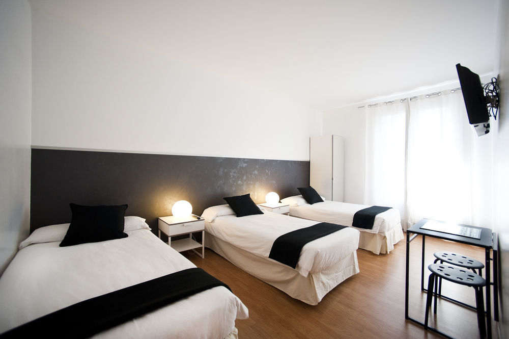 Super Balmes Guest House Barcelona Exterior photo