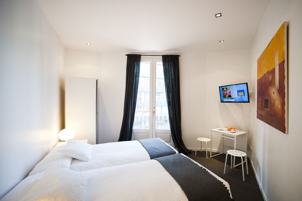 Super Balmes Guest House Barcelona Exterior photo