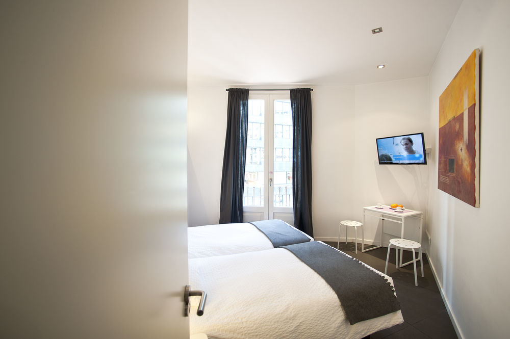 Super Balmes Guest House Barcelona Exterior photo