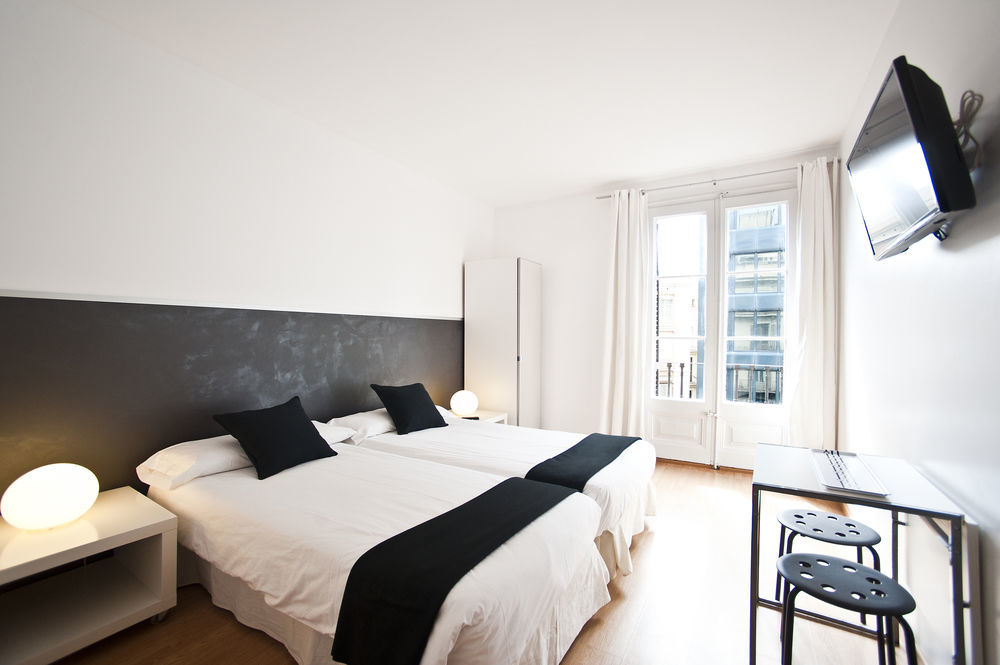 Super Balmes Guest House Barcelona Exterior photo