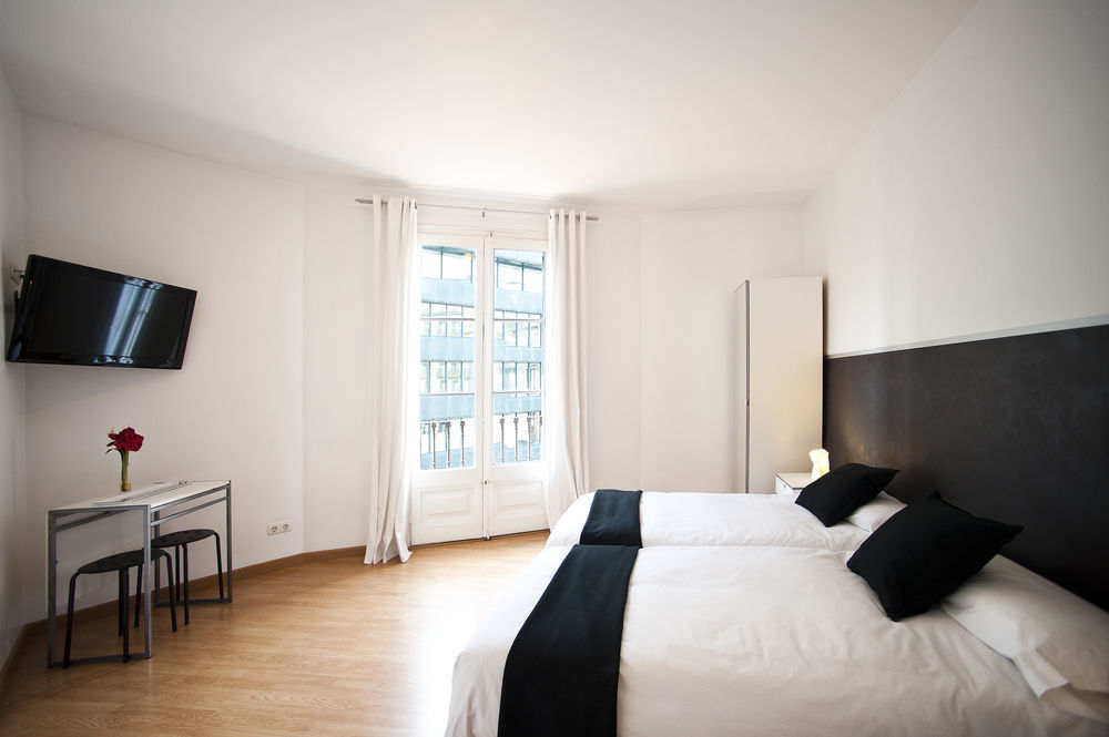 Super Balmes Guest House Barcelona Exterior photo
