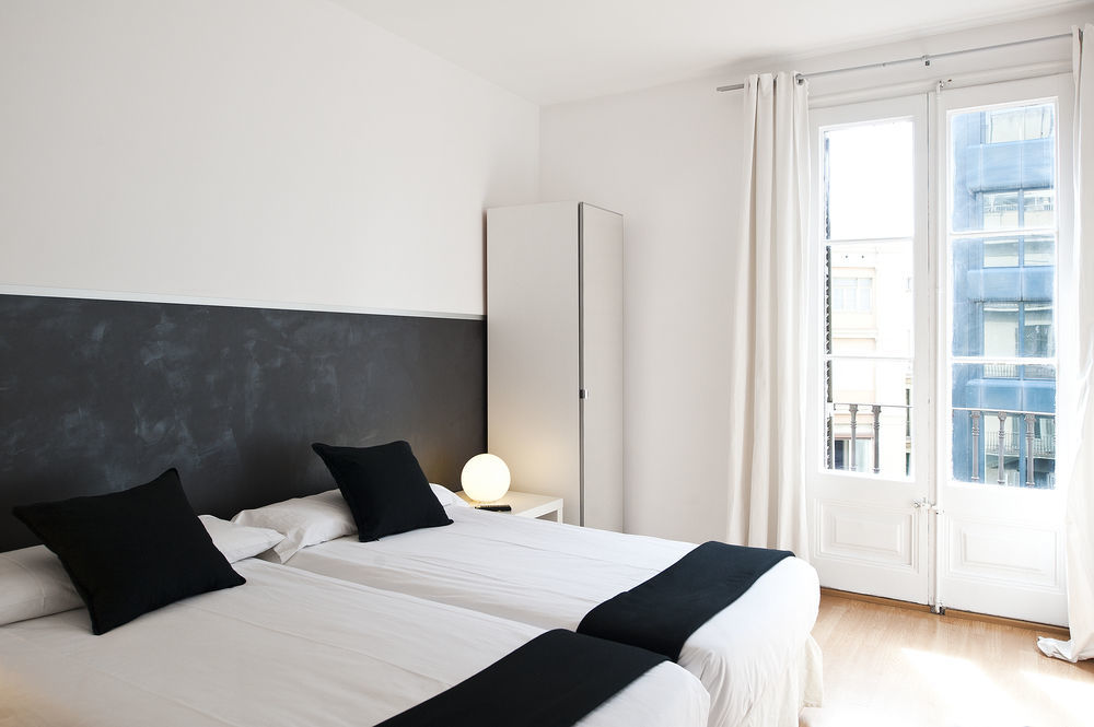 Super Balmes Guest House Barcelona Exterior photo