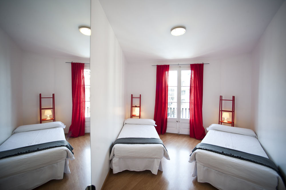 Super Balmes Guest House Barcelona Exterior photo