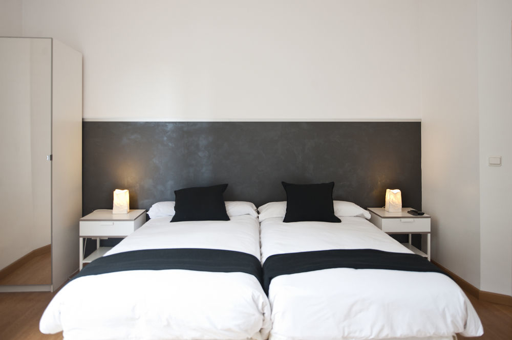 Super Balmes Guest House Barcelona Exterior photo